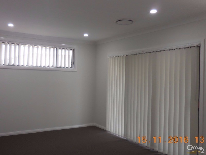 5 Cole Street, Oran Park NSW 2570