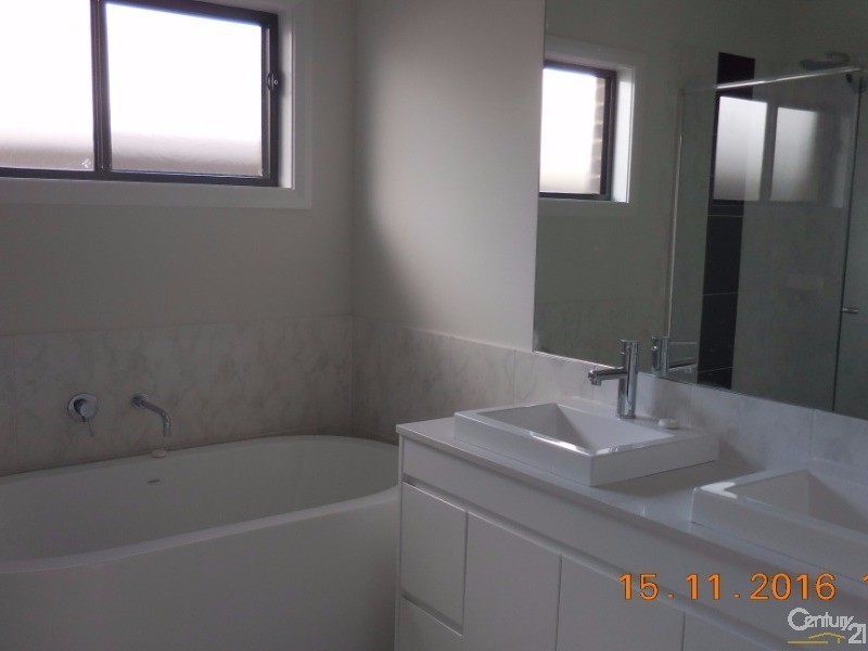 5 Cole Street, Oran Park NSW 2570