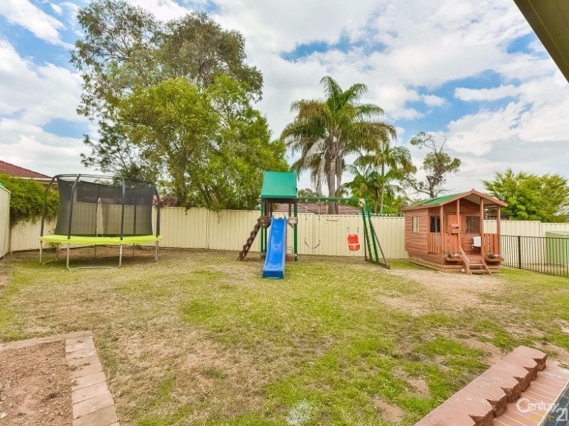 5 Luff Place, Ingleburn NSW 2565