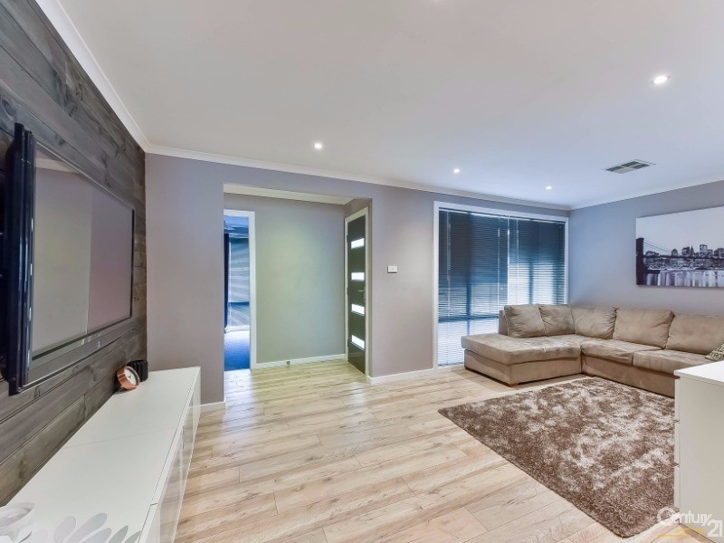 5 Luff Place, Ingleburn NSW 2565