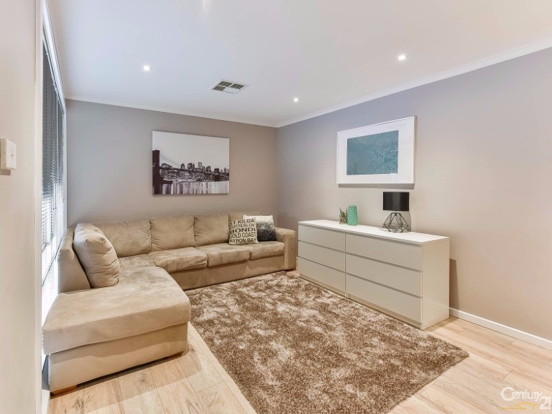 5 Luff Place, Ingleburn NSW 2565