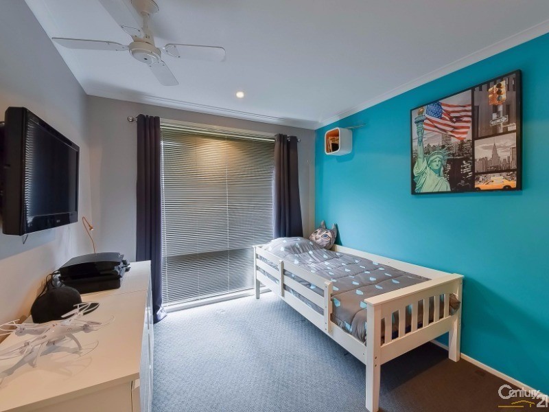 5 Luff Place, Ingleburn NSW 2565