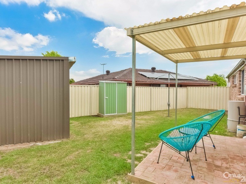 5 Luff Place, Ingleburn NSW 2565