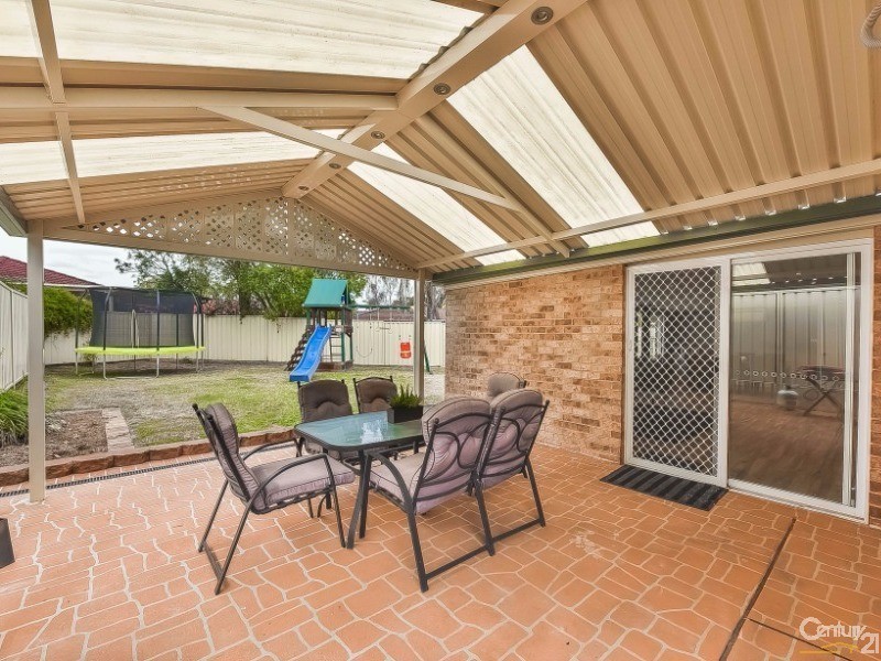 5 Luff Place, Ingleburn NSW 2565