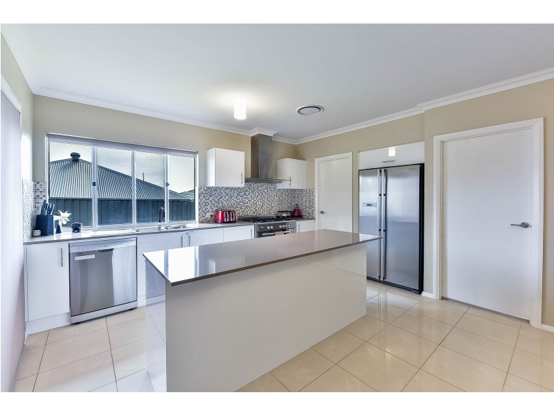 8 Ekins Street, Oran Park NSW 2570