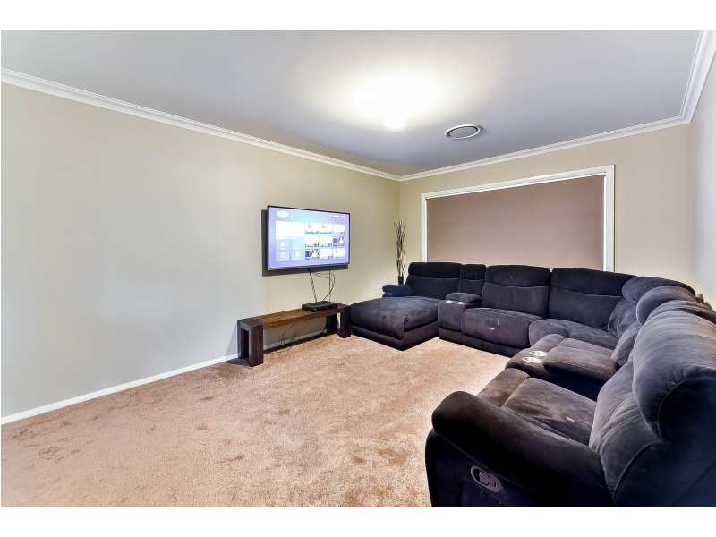 8 Ekins Street, Oran Park NSW 2570