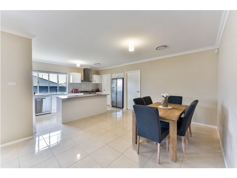 8 Ekins Street, Oran Park NSW 2570
