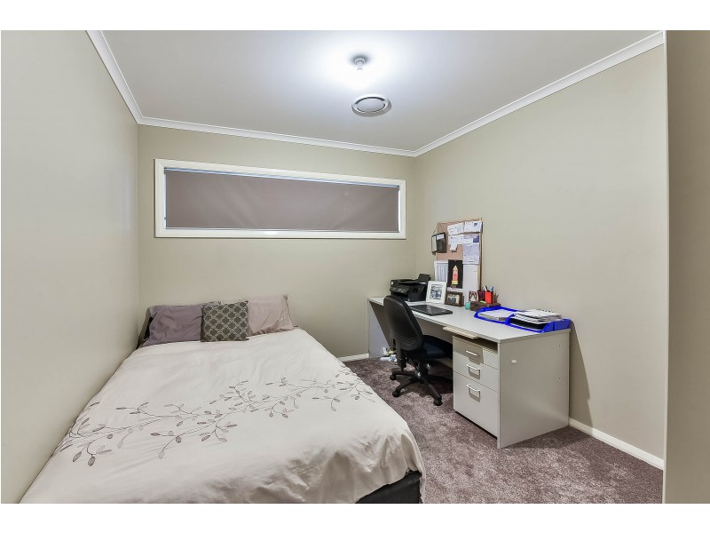 8 Ekins Street, Oran Park NSW 2570