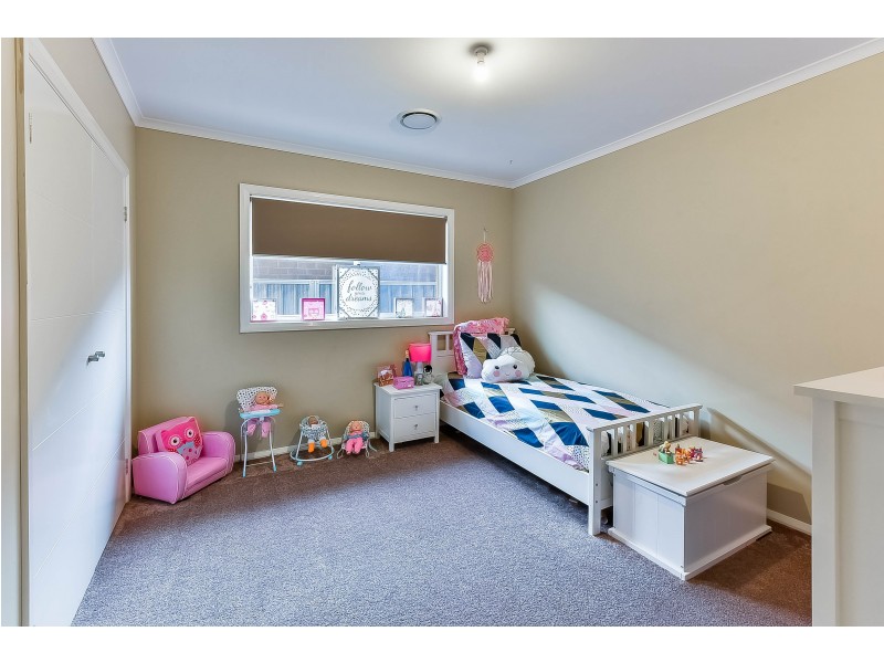 8 Ekins Street, Oran Park NSW 2570