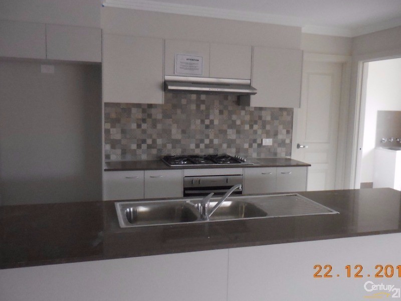 1 Crank Place, Elderslie NSW 2570