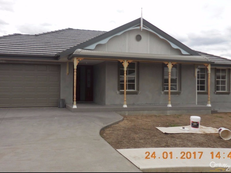 11 Crank Street, Elderslie NSW 2570