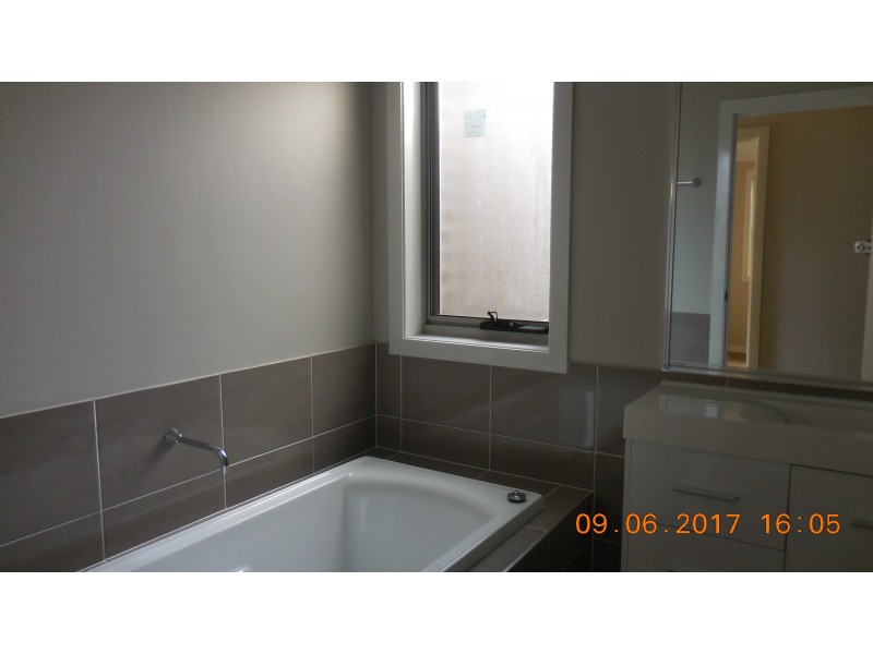 15 Allison Cct, Oran Park NSW 2570