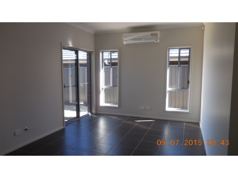 44B Easton Ave, Spring Farm NSW 2570