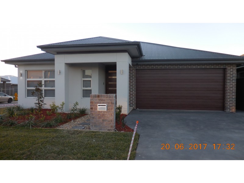 8 Hollows Drive, Oran Park NSW 2570