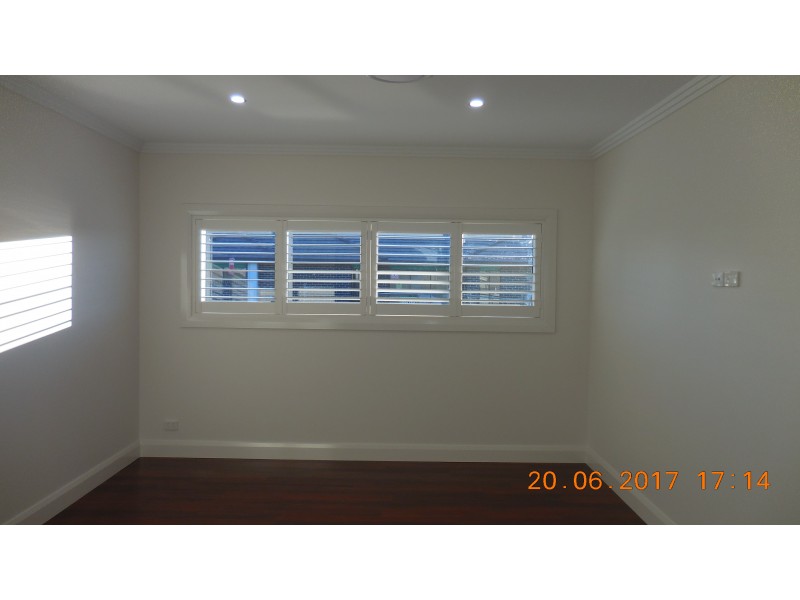 8 Hollows Drive, Oran Park NSW 2570
