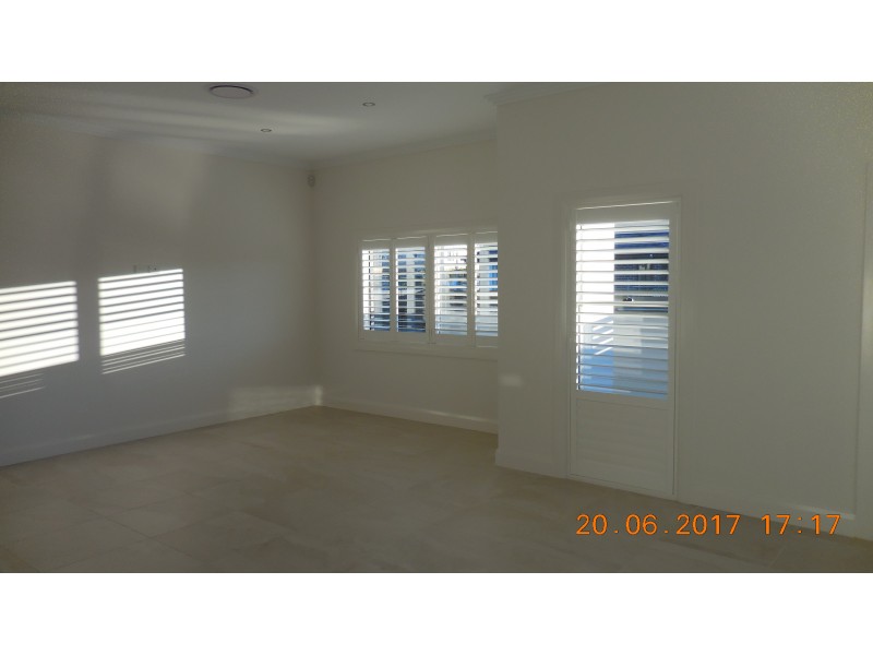 8 Hollows Drive, Oran Park NSW 2570