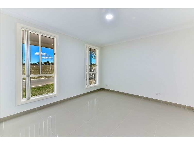 18 Parrott Street, Elderslie NSW 2570