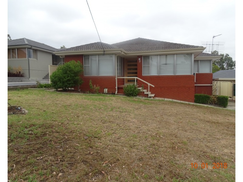 7 Banks Place, Camden South NSW 2570