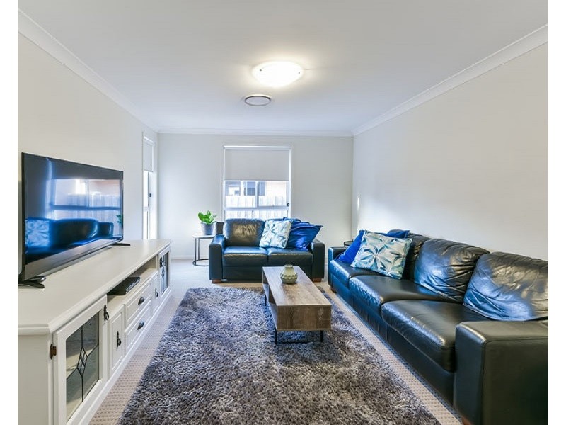 18 Greenfield Cresent, Elderslie NSW 2570