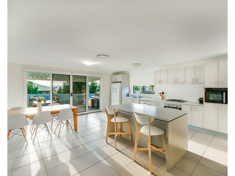 18 Greenfield Cresent, Elderslie NSW 2570