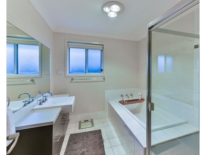 18 Greenfield Crescent, Elderslie NSW 2570
