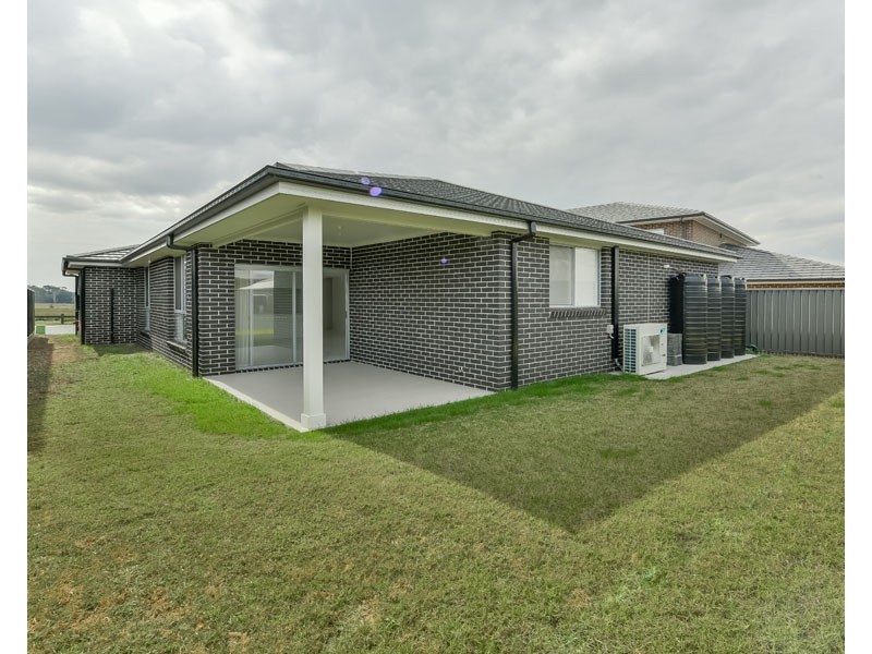 11 Seidler Parade, Oran Park NSW 2570