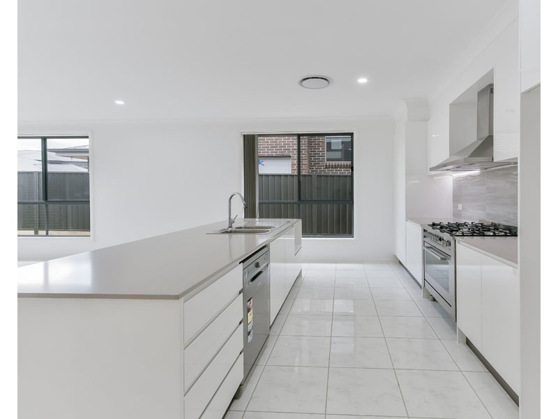 11 Seidler Parade, Oran Park NSW 2570