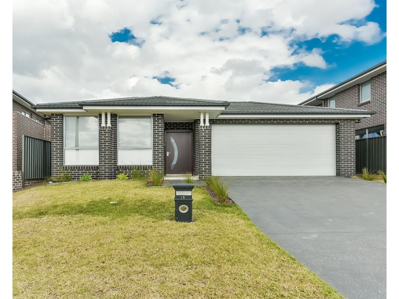 11 Seidler Parade, Oran Park NSW 2570