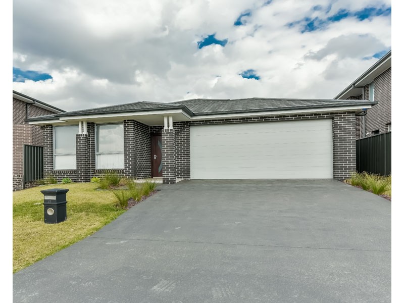 11 Seidler Parade, Oran Park NSW 2570