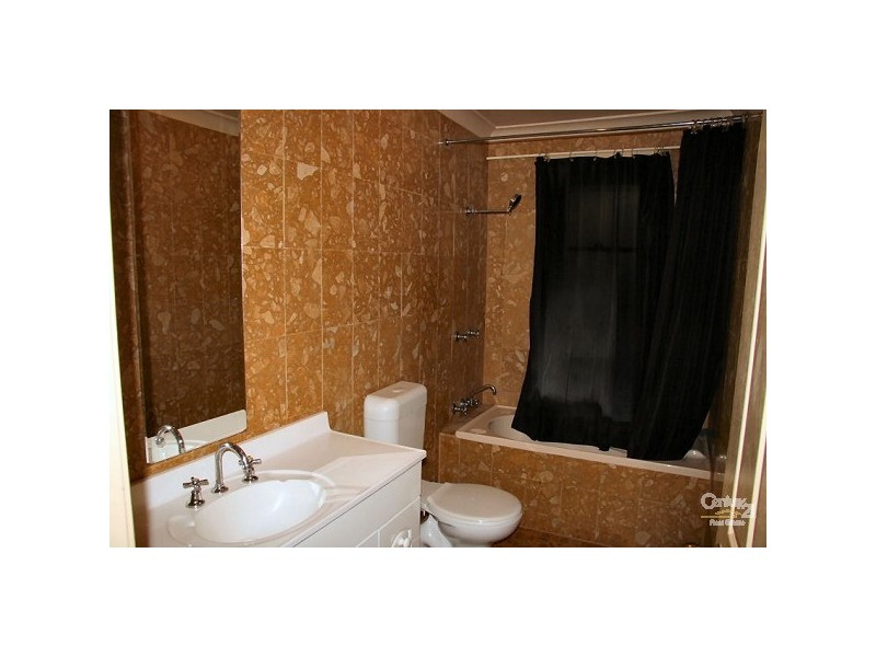 71 Pembroke Rd, Minto NSW 2566