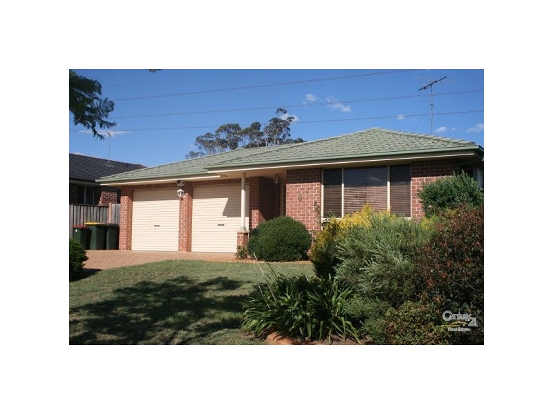 8 Glenfield Dr, Currans Hill NSW 2567