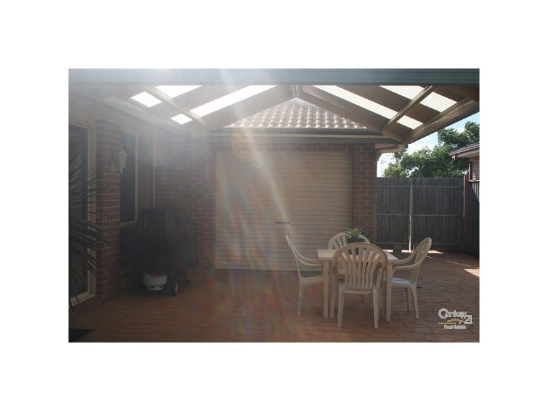 8 Glenfield Dr, Currans Hill NSW 2567