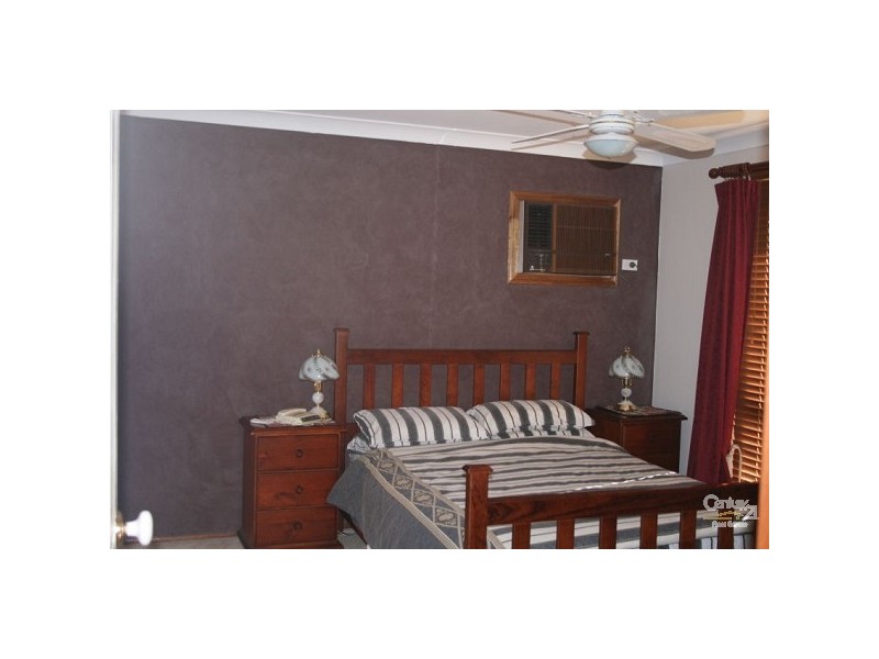 8 Glenfield Dr, Currans Hill NSW 2567