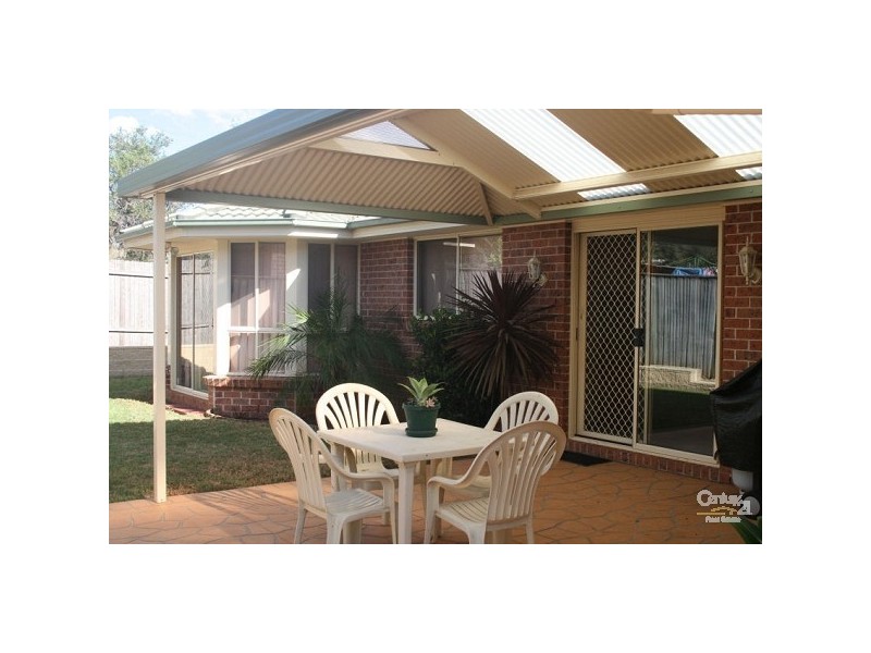 8 Glenfield Dr, Currans Hill NSW 2567