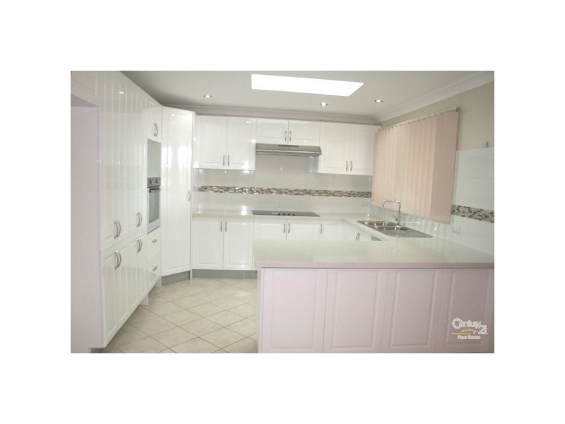 10 Wolstenholme Ave, Greendale NSW 2745