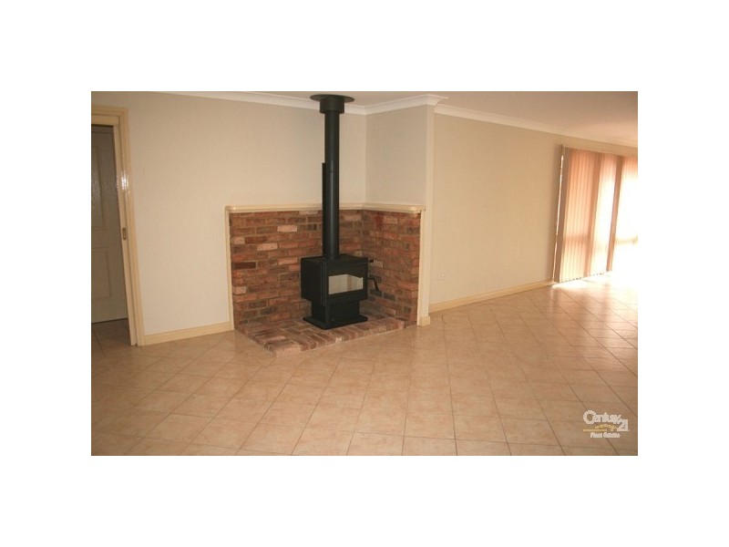 10 Wolstenholme Ave, Greendale NSW 2745