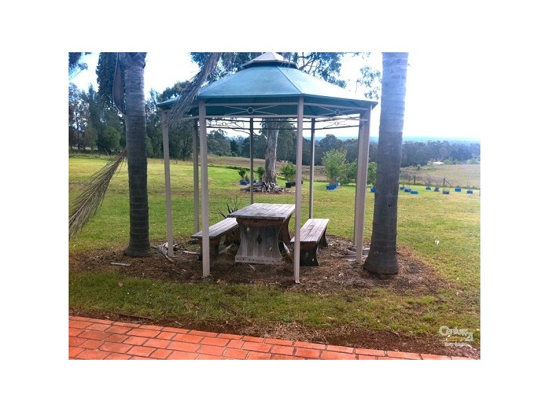 10 Wolstenholme Ave, Greendale NSW 2745