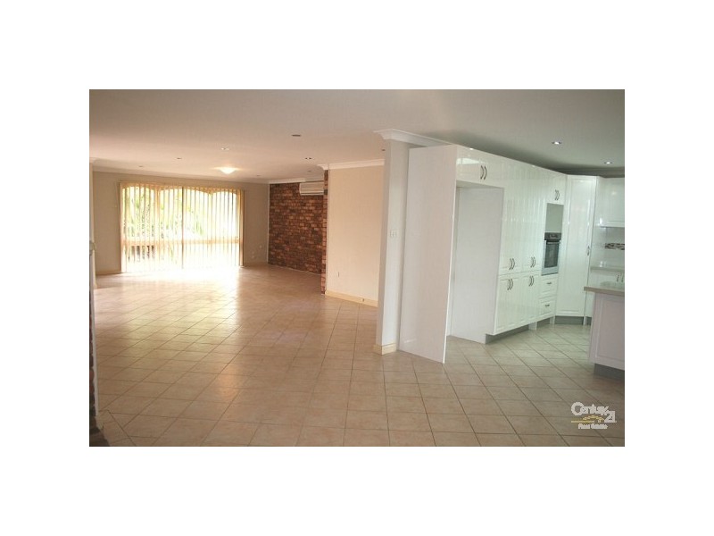 10 Wolstenholme Ave, Greendale NSW 2745