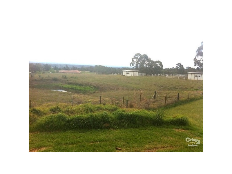 10 Wolstenholme Ave, Greendale NSW 2745