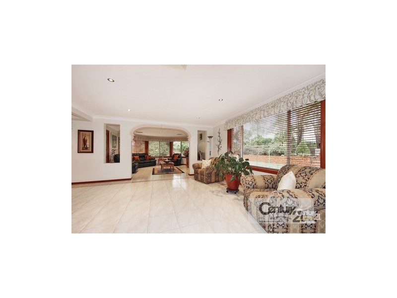 7 Heatherfield Cl, Catherine Field NSW 2557