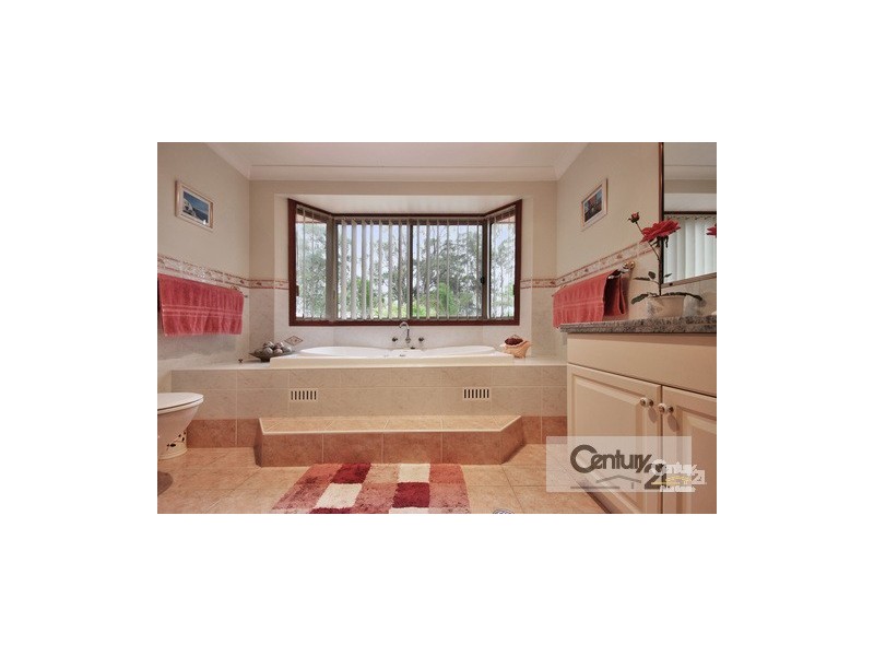 7 Heatherfield Cl, Catherine Field NSW 2557