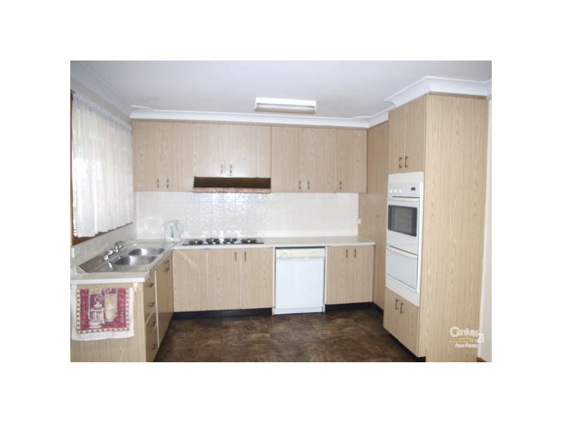 32 Cruikshank Ave, Elderslie NSW 2570