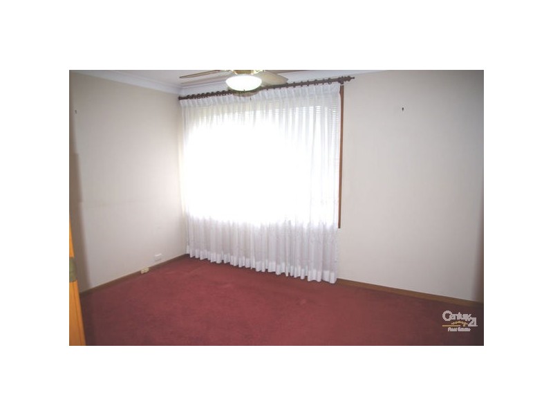 32 Cruikshank Ave, Elderslie NSW 2570
