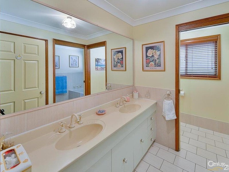 10 Bonniefield Cl, Catherine Field NSW 2557
