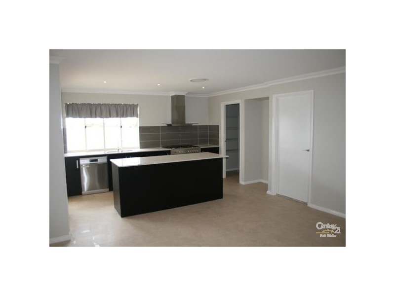 4 Tander street, Oran Park NSW 2570