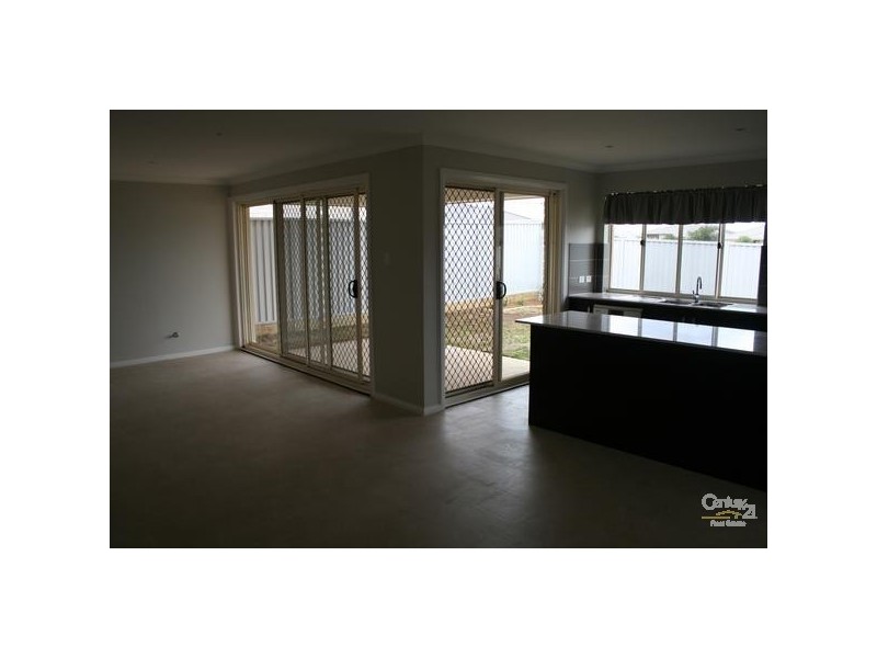 4 Tander street, Oran Park NSW 2570