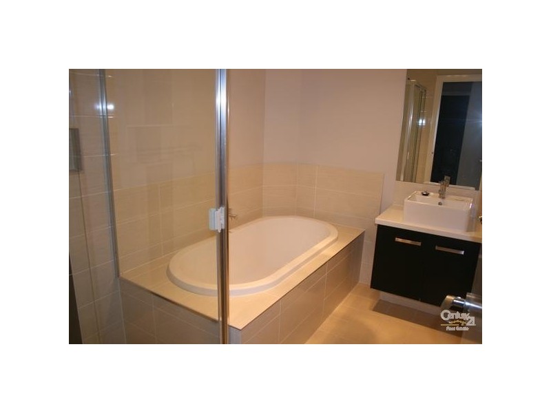 4 Tander street, Oran Park NSW 2570