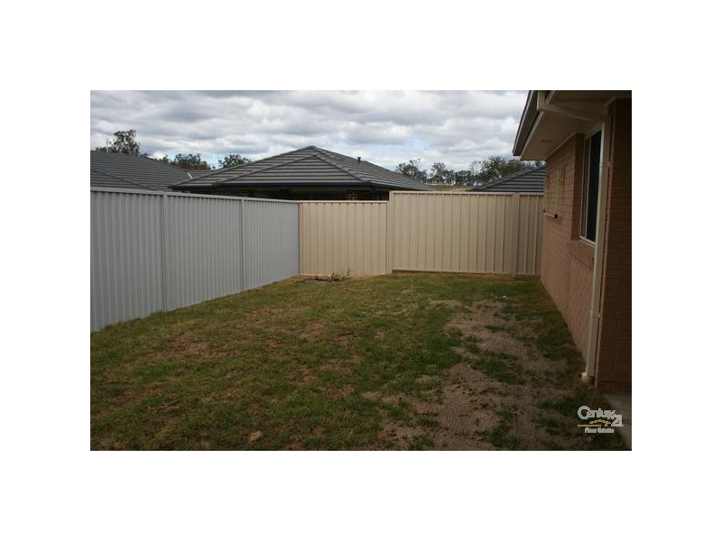 4 Tander street, Oran Park NSW 2570