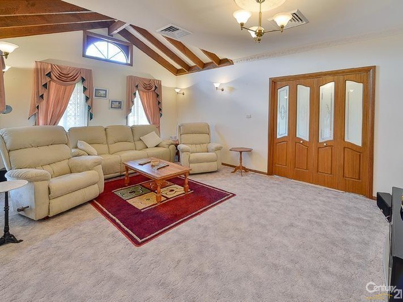 13 Chisholm Rd, Catherine Field NSW 2557