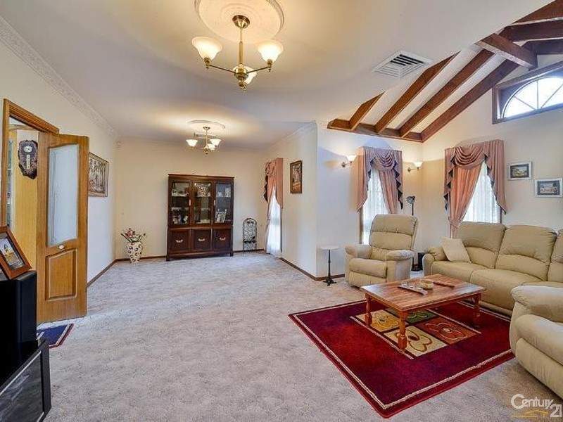 13 Chisholm Rd, Catherine Field NSW 2557